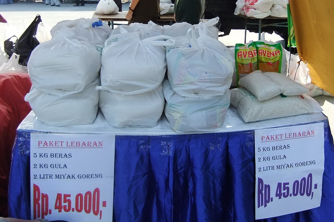 Penyaluran bansos buaypemaca